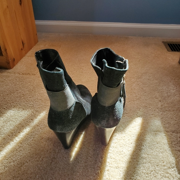 Boots - Picture 3 of 3